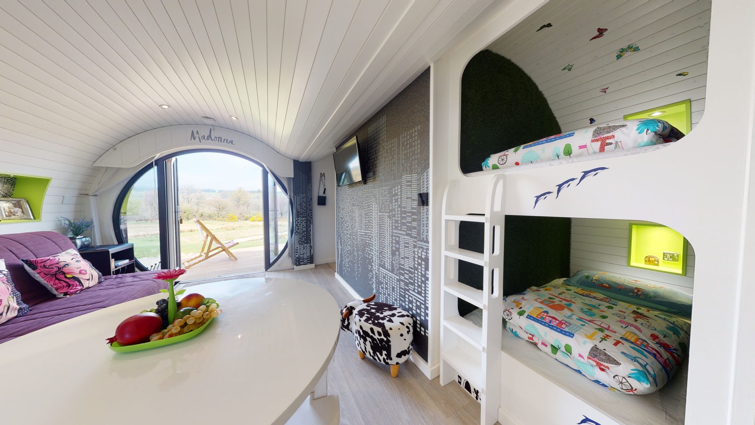 Madonna pod living area